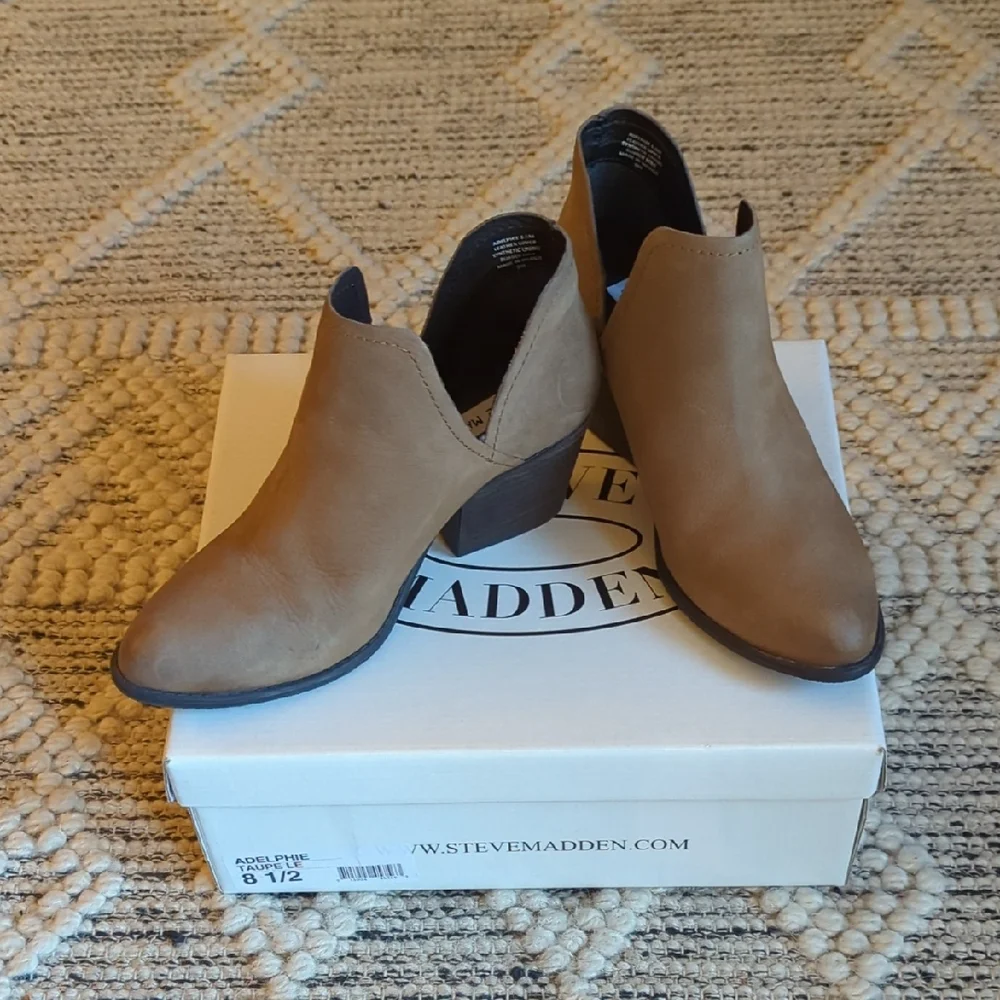 Steve Madden Adelphie Taupe Ankle Booties